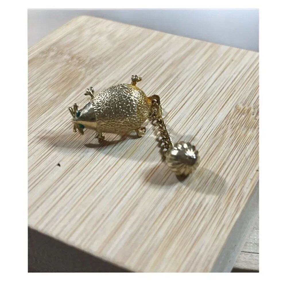 MEN'S VINTAGE GOLDTONE MOUSE TIE PIN!!